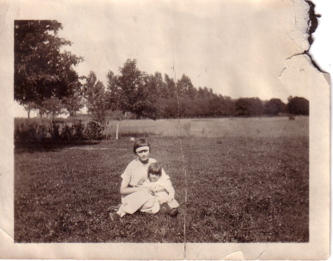 auntmarygrandma_desplaines-circa1922